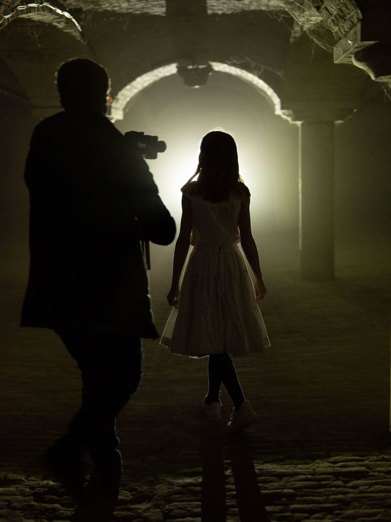 Directeur de la photographie qui a conçu la lumière et qui filme la scène d'un clip au stabilisateur Ronin