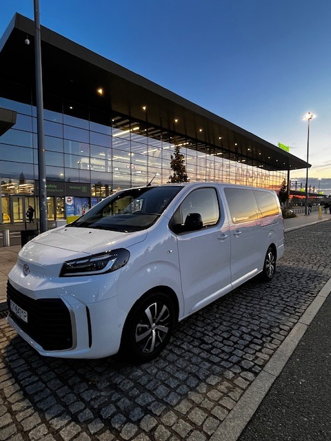 wynajem busa z kierowcą