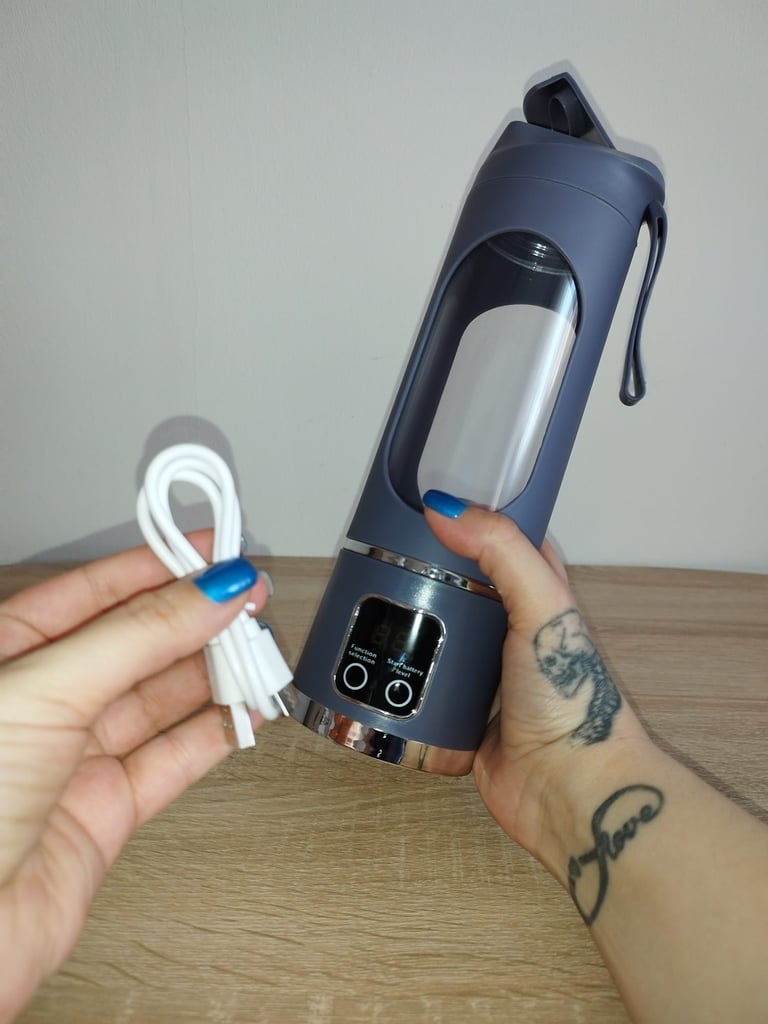Lilogi portable 500ml USB-C rechargeable blender cup with LED display and 12 stainless steel blades