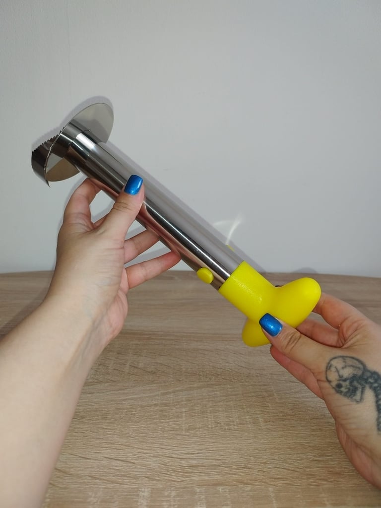 AUBENR stainless steel pineapple corer and slicer with ergonomic yellow handle