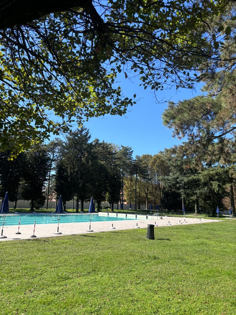 Campo da tennis in terra rossa presso il Centro Tennis Aeronautica, Milano.