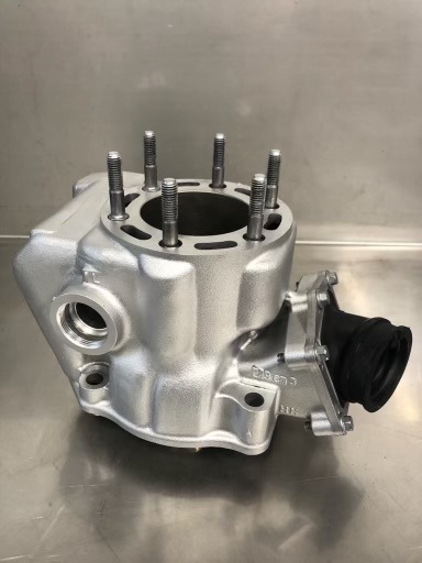 carter moto après vapor blasting, remis à neuf. 