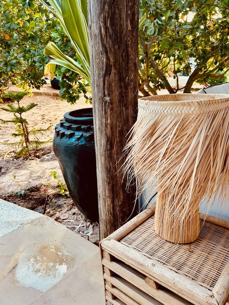 Décoration extérieure du boutique hôtel Maison Fimela au coeur du Sine Saloum