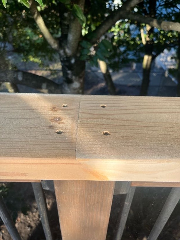 Cedar handrail joint