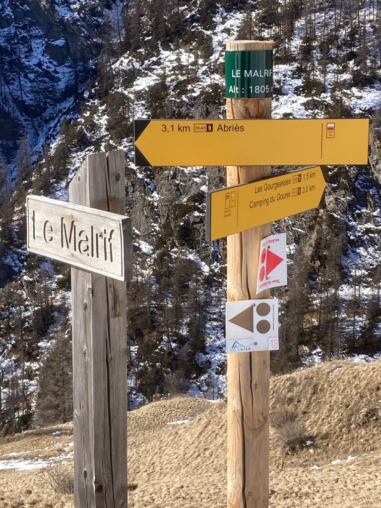 Le "rond point" à l'entrée aval du hameau!
