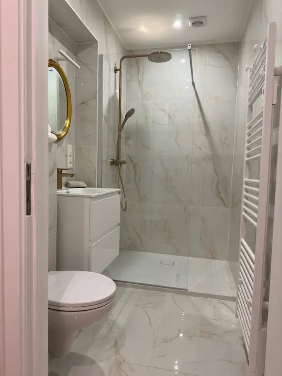 services de sanitaires et plomberie proposés par smoqi srl - entreprise générale de rénovation