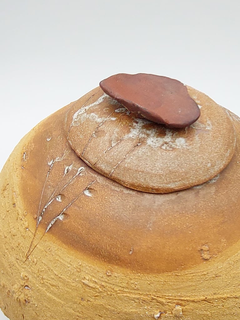 estelle del artisan couvercle urne funéraire ronde détail du couvercle 