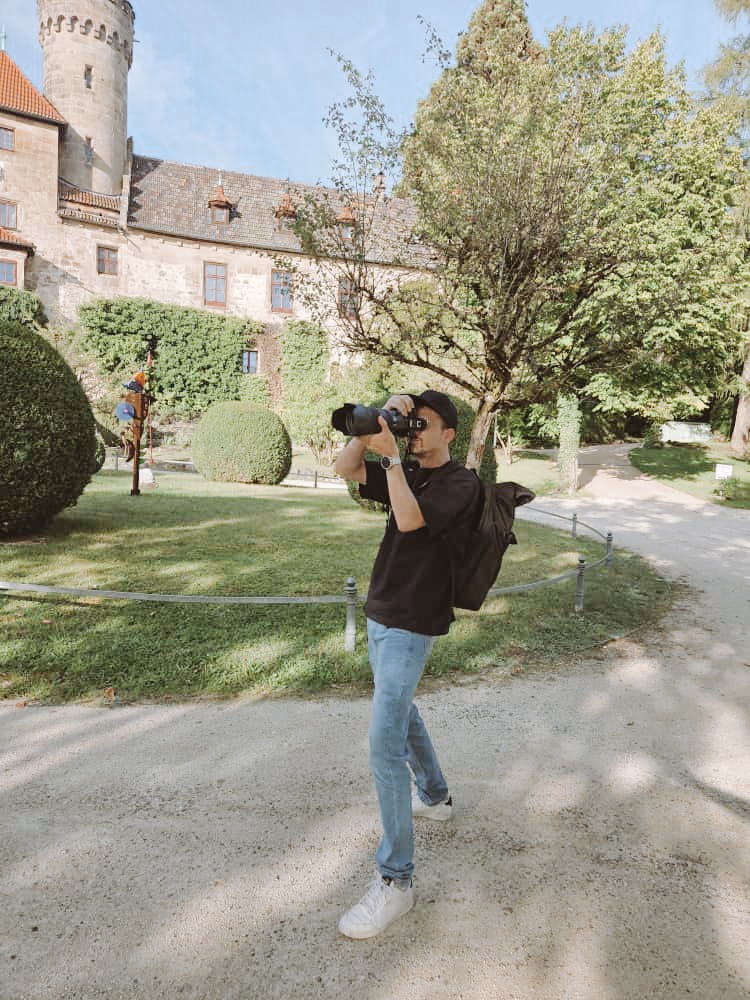 Daniel von Lebensmomente fotografiert aus Coburg in Aktion, um den perfekten Moment einzufangen.