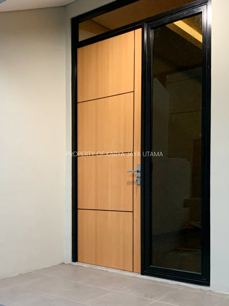 Pintu SWP (Solid Wood Panel) lapisan HPL untuk pintu utama rumah tinggal