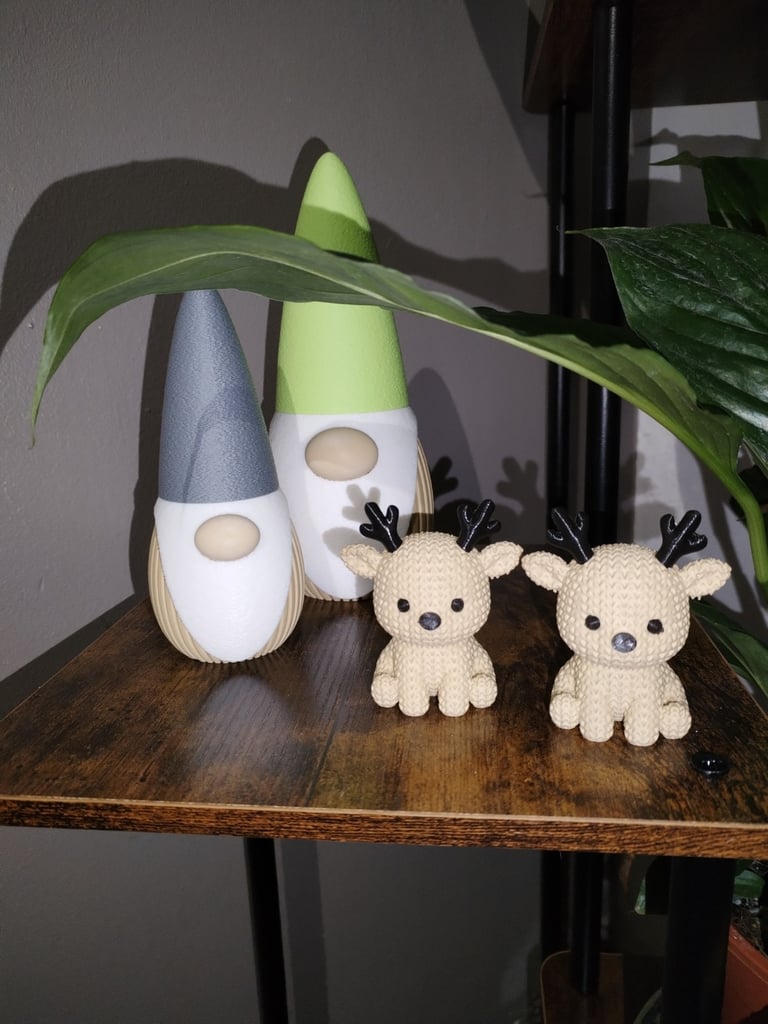 décorations de noël représentant des rennes et des lutins 