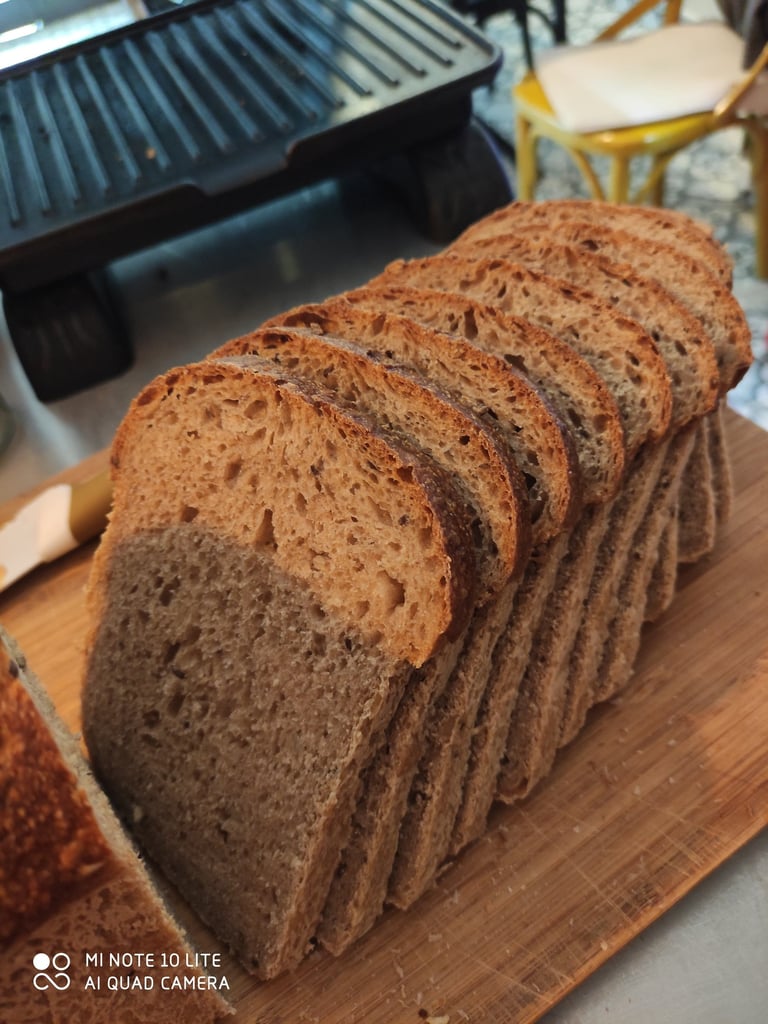 yakın çekim, dilimlenmiş ekşi maya taze ekmek