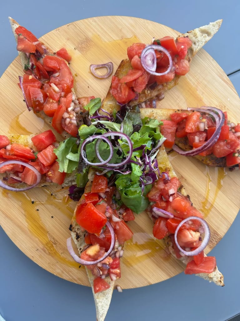 Détail de tapas faits maison par Le Loan, l'étape apéritif de L’Entrepotes Conceptstore.