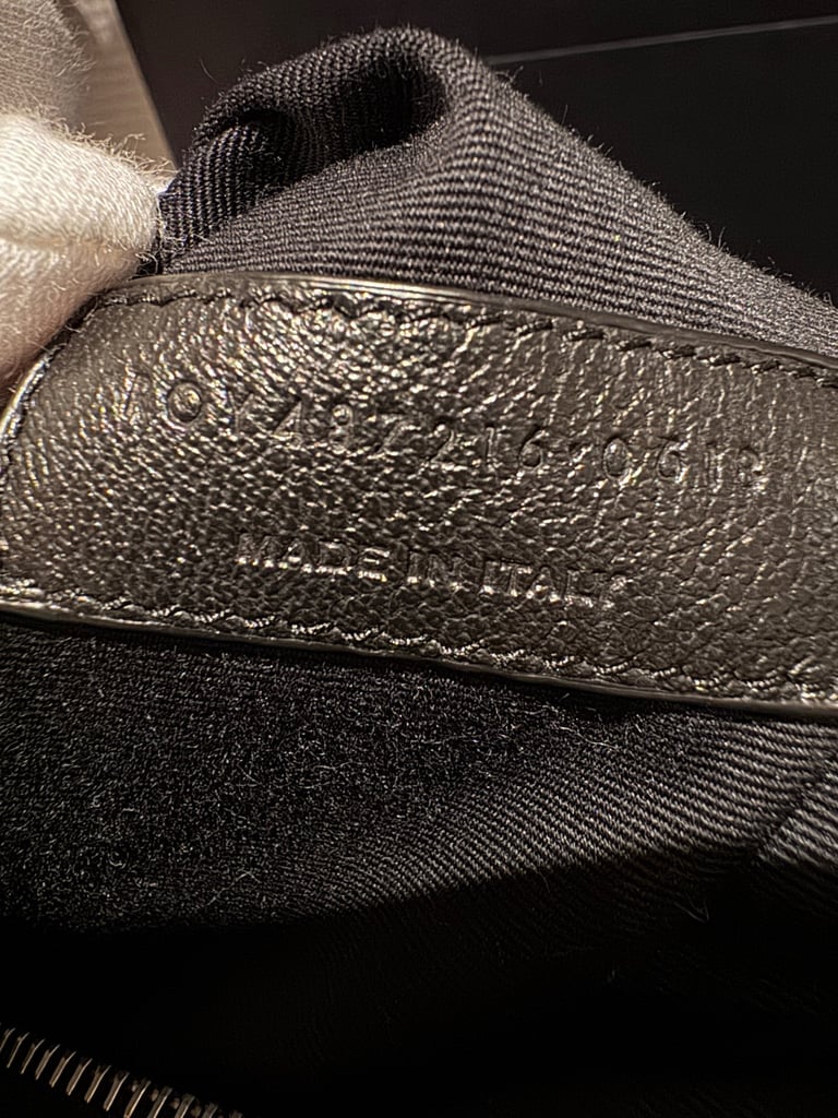 Aidon Saint Laurent laukun made in label