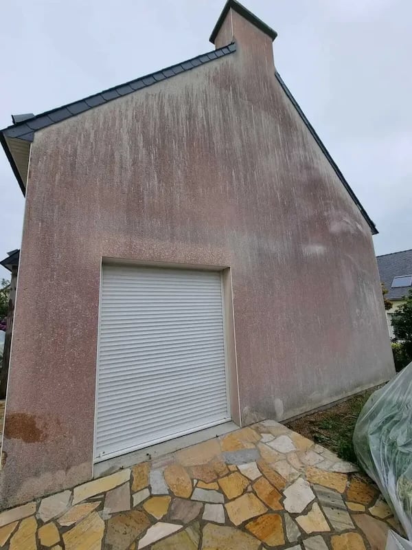 Nettoyage de pignon exposé Nord à la Petite Palud.