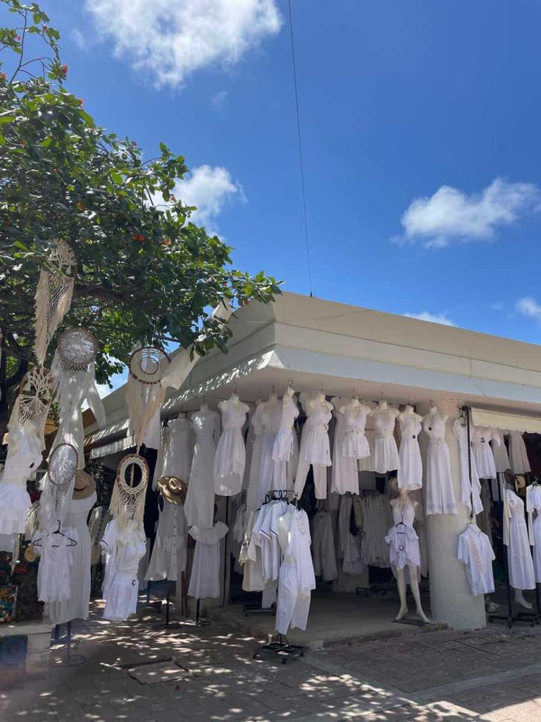 Aqui es Tulum en Centro Artesanal Tulum