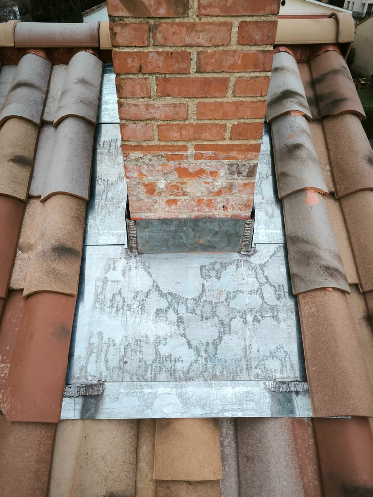 protection et étanchéité habillage pour cheminée en zinc