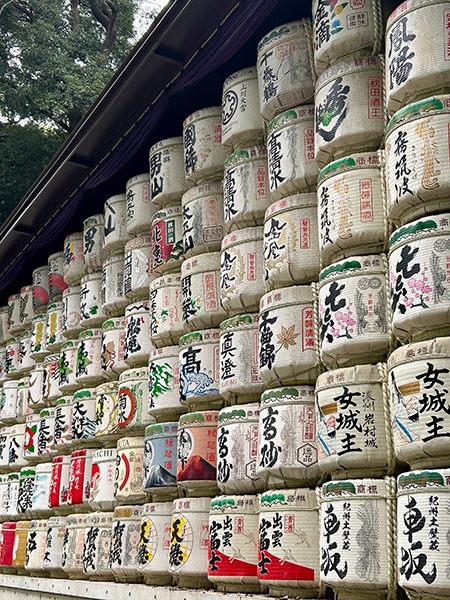 Fût de saké dans l'enceinte du temple Meiji-Jingu