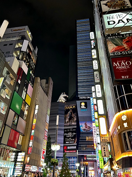 Tête de Godzilla à Shinjuku