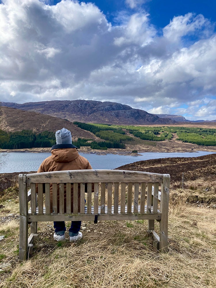 Le Lord contemplant ses terres écossaises à Glencoe