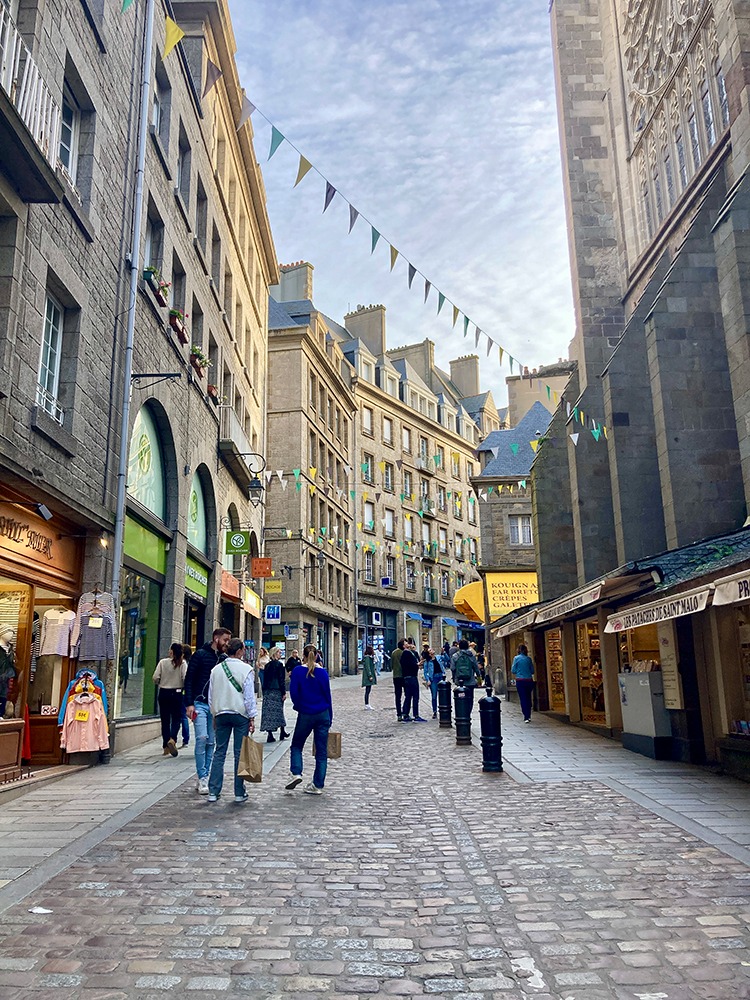 Rue pavée de Saint-Malo