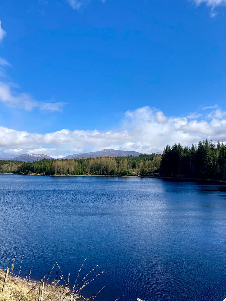 Paysage écossais sous le soleil