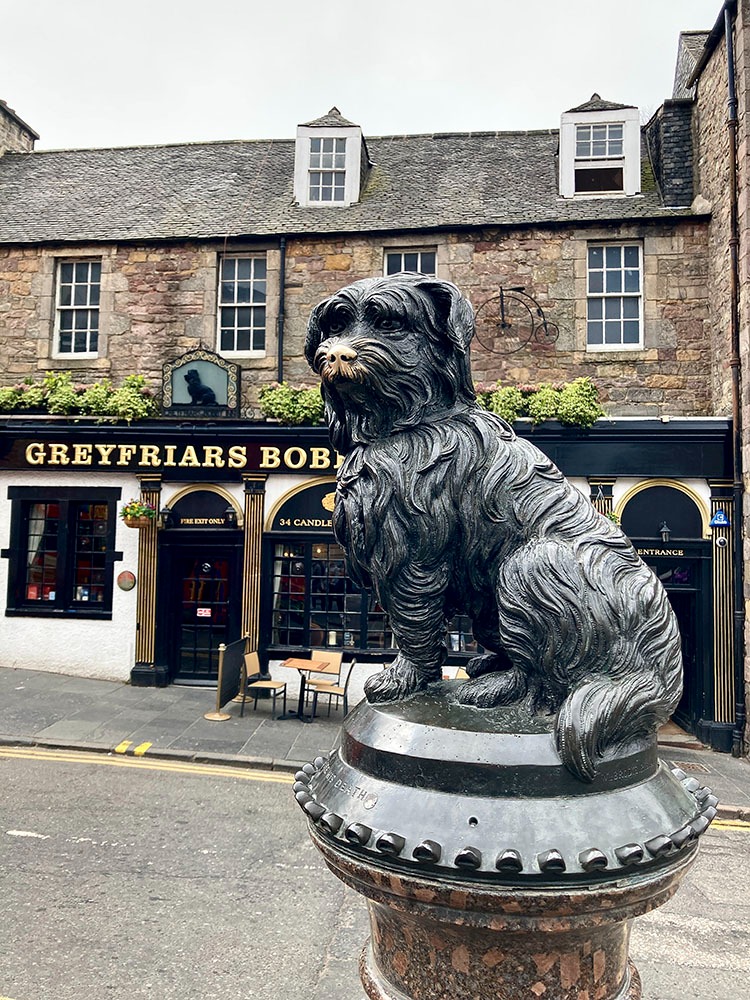 La statue du petit chien Bobby