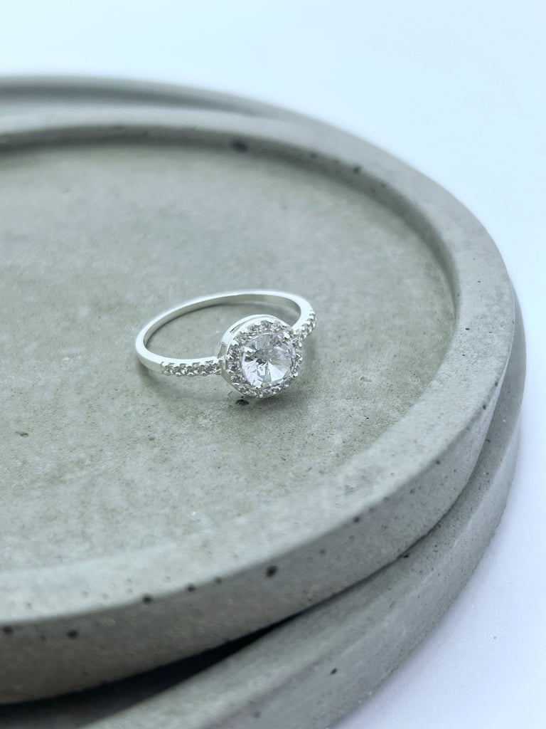 Anel em prata 925 com com zirconia 3mm