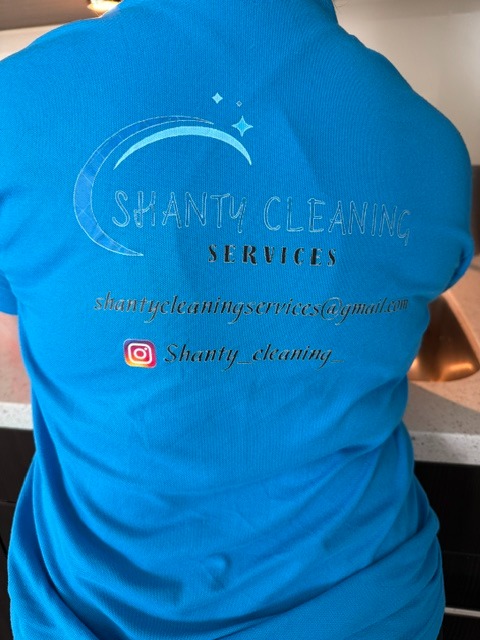 a person wearing a blue shirt and a blue shirt