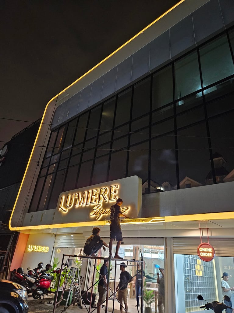 Jasa Bersih Kaca Gedung