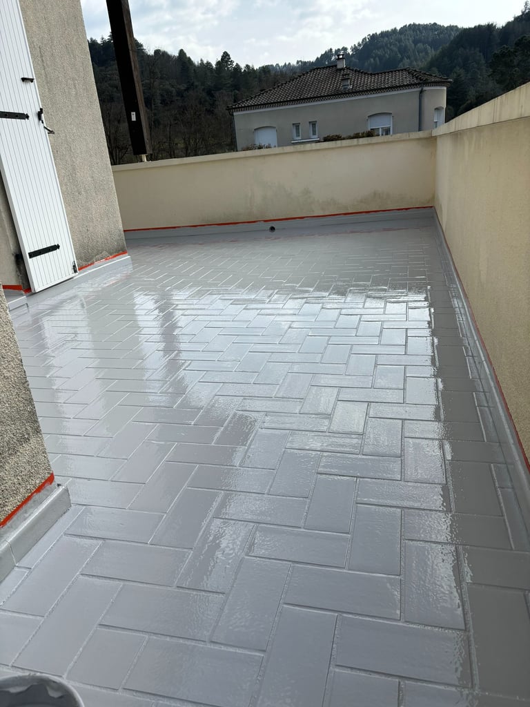 finition résine sur carrelage
