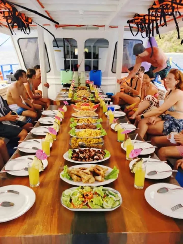 Dinner 3D2N El Nido Coron Expedition