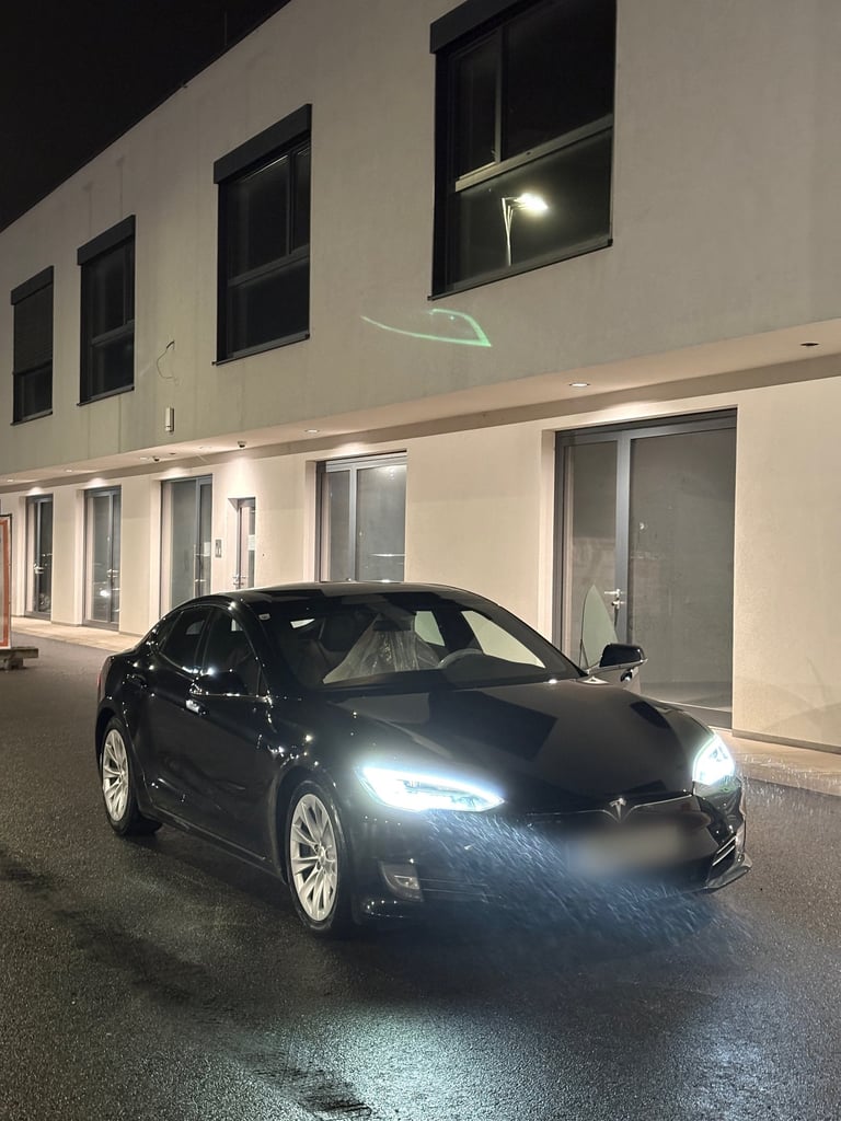 tesla-mercedes-bmw-audi-innen-reinigung-außen-reinigung-autoaufbereitung-kfz-aufbereitung-leibnitz