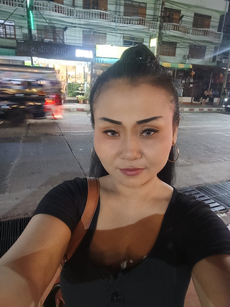 Therapist providing home massage in Pattaya