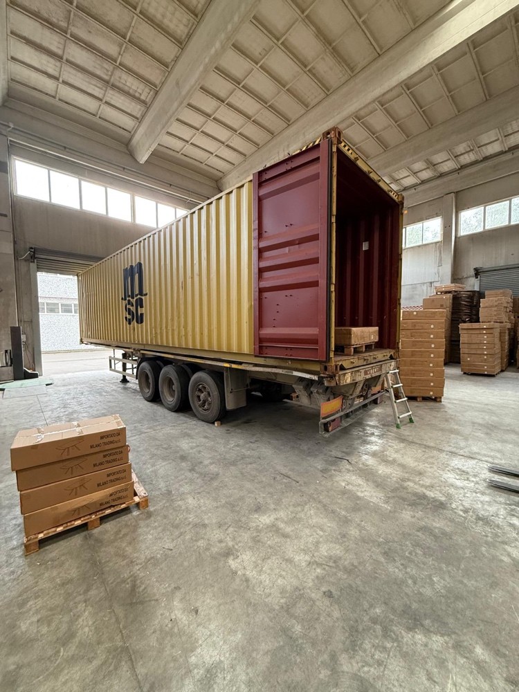 Magazzino Milano Trading srl Pronta consegna arredo casa e ufficio