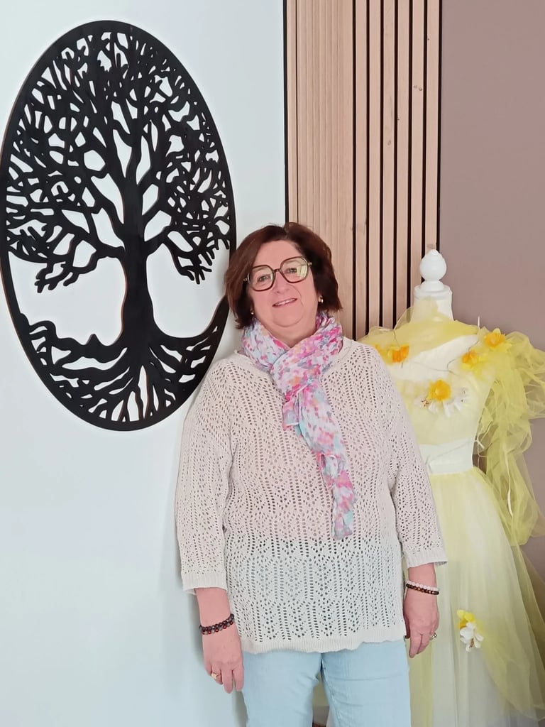 Portrait en couleurs de Marie-Cécile Pacchiani, réflexologue plantaire.