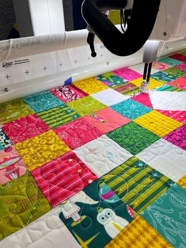 modern snowflake quilt my modern handcraft on longarm. quilted with mistletoe quilting co design