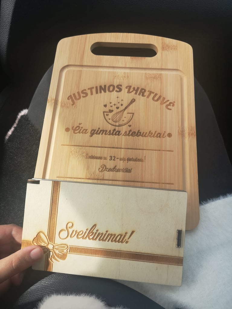 Graviruota medine virtuves pjaustymo lentele