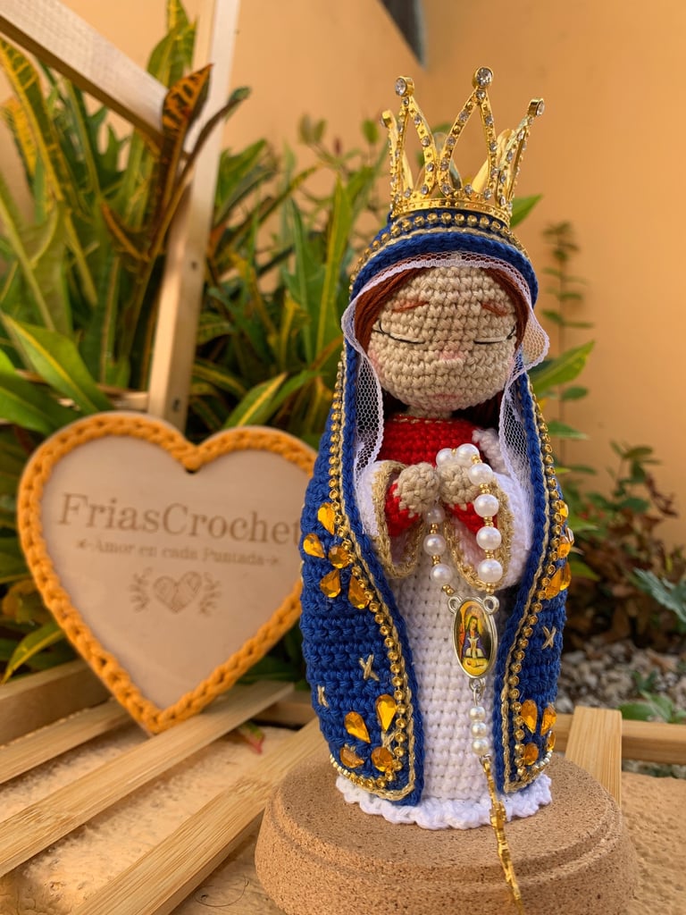 virgen de la Altagracia tejida a crochet