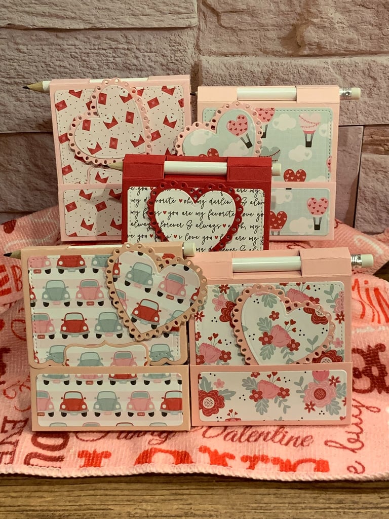 Valetntine-themed sticky note pad holders with pencil