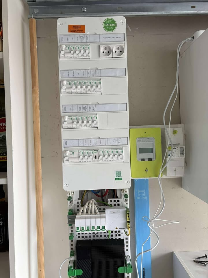 Fourniture et pose de prises de courant et d’éclairage à tours