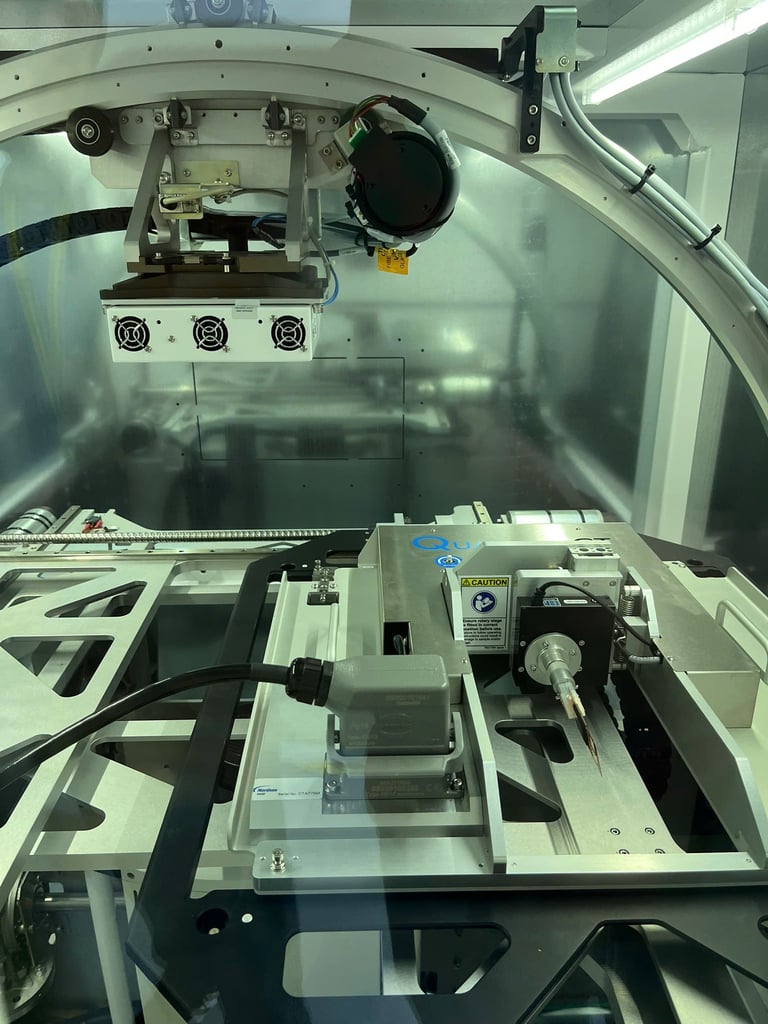 Bên trong buồng Xray Nordson Quadra 7 Pro 