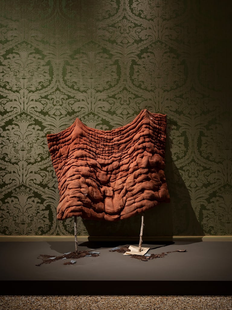 karine-nguyen-van-tham-le toit du pèlerin, couverture sculptée, racine de garance