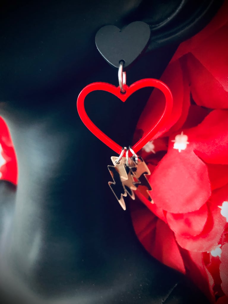 Les boucles d'oreilles coeur léopard