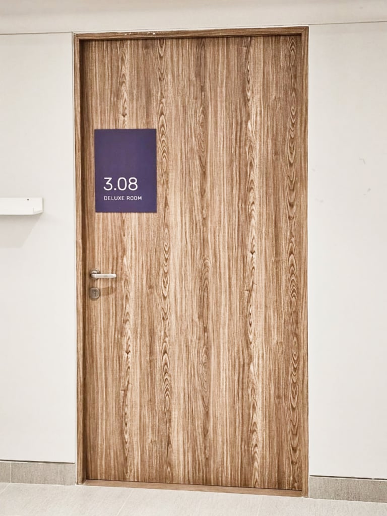 Pintu Solid Wood Panel lapisan pvc sheet sebagai pintu utama rumah tinggal