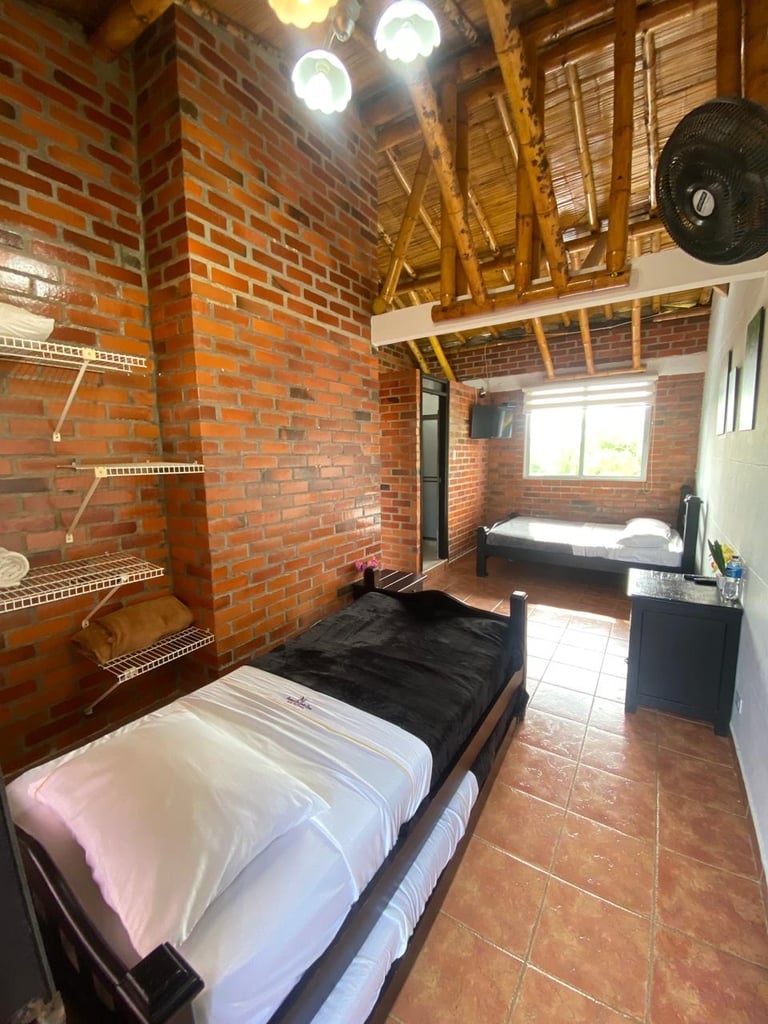 Cabaña con dos camas en el Hotel Palmas de Santa Helena Quimbaya Quindío