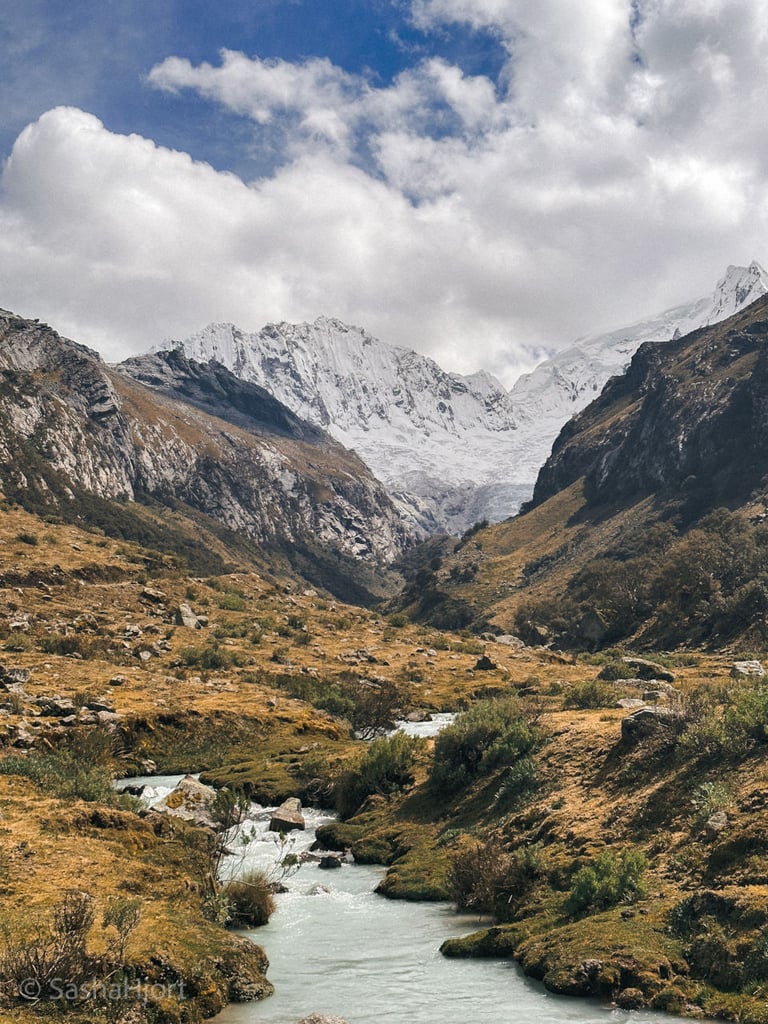 Trailhead to Laguna Llaca