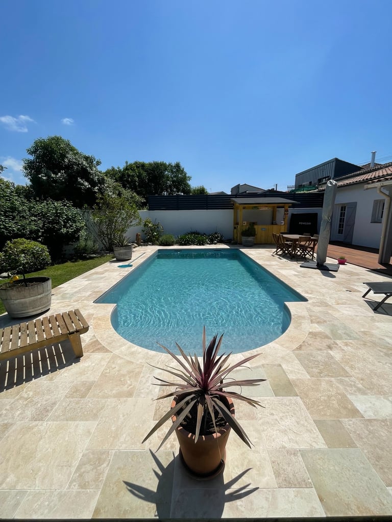 Construction de piscine en Nouvelle Aquitaine à l'extérieur