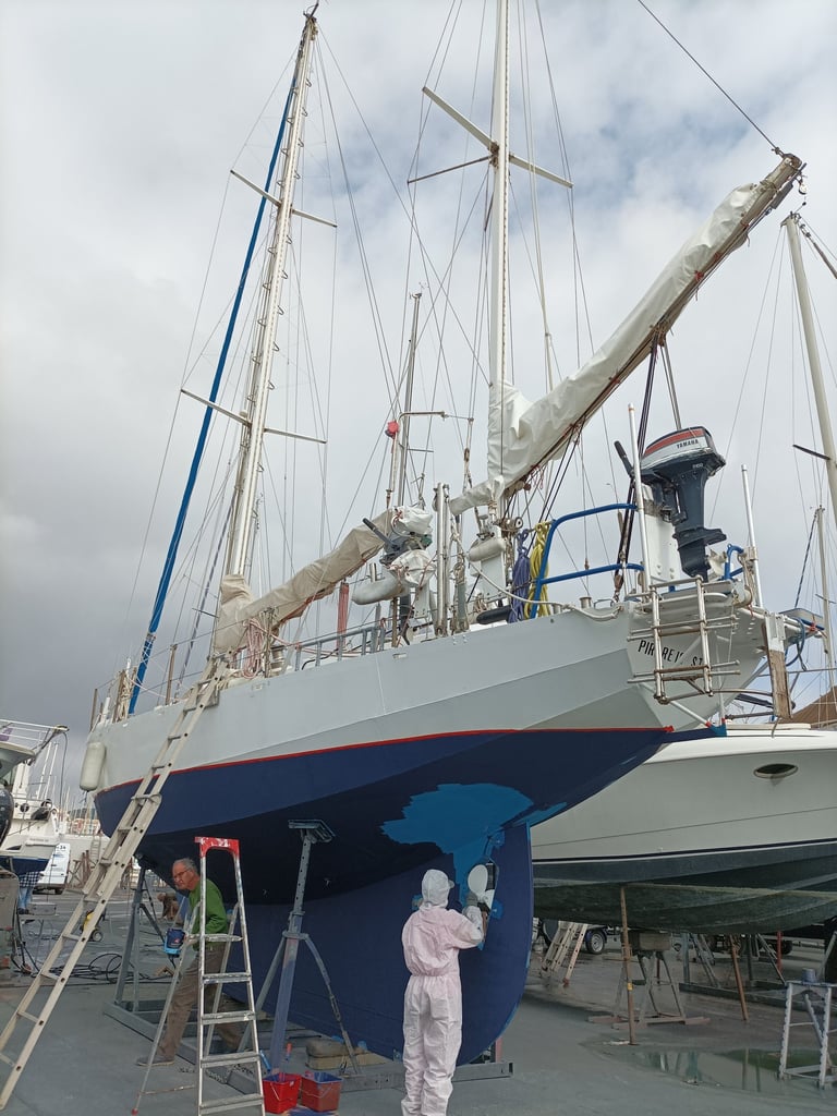 Painting on antifouling.
