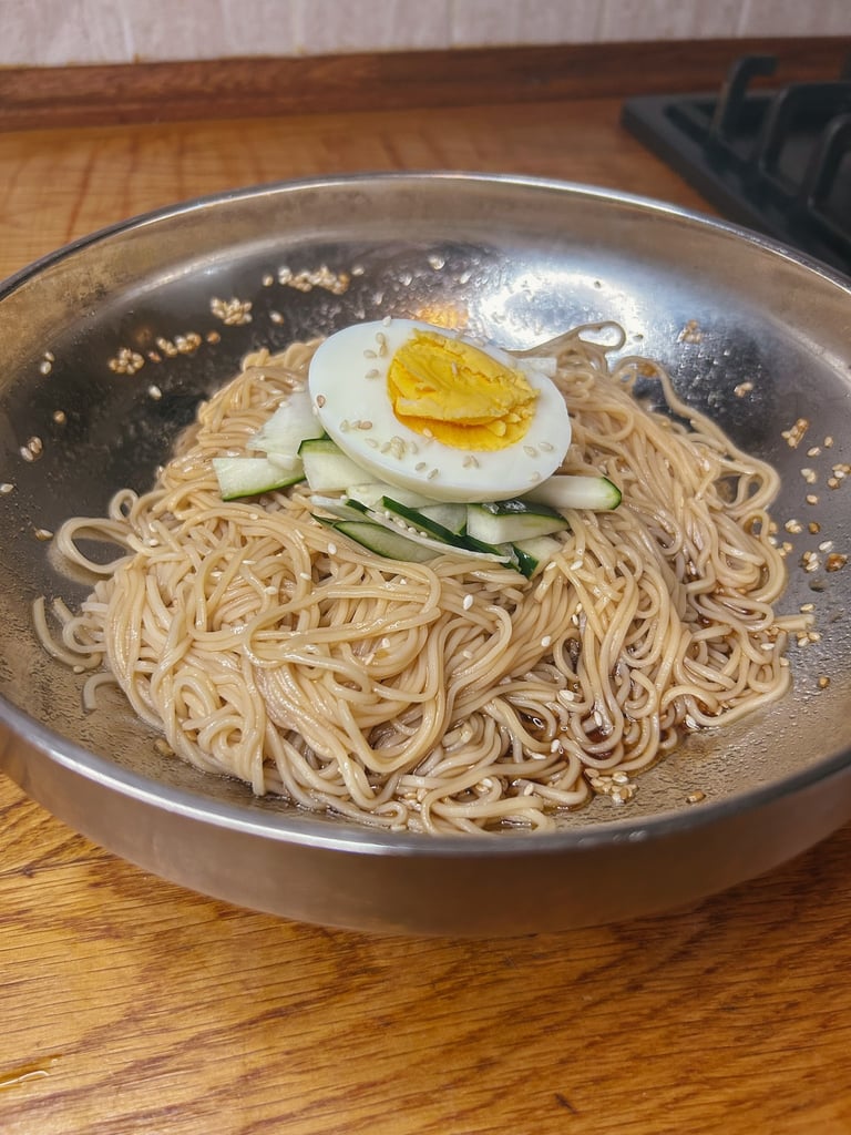 Ganjang bibim guksu | © Cookingwiththehamster