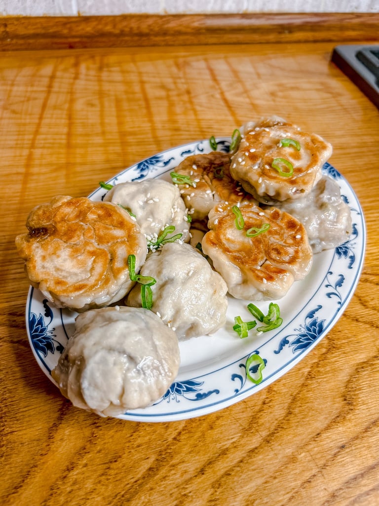 Baozi alla piastra con carne e melanzane | © Cookingwiththehamster